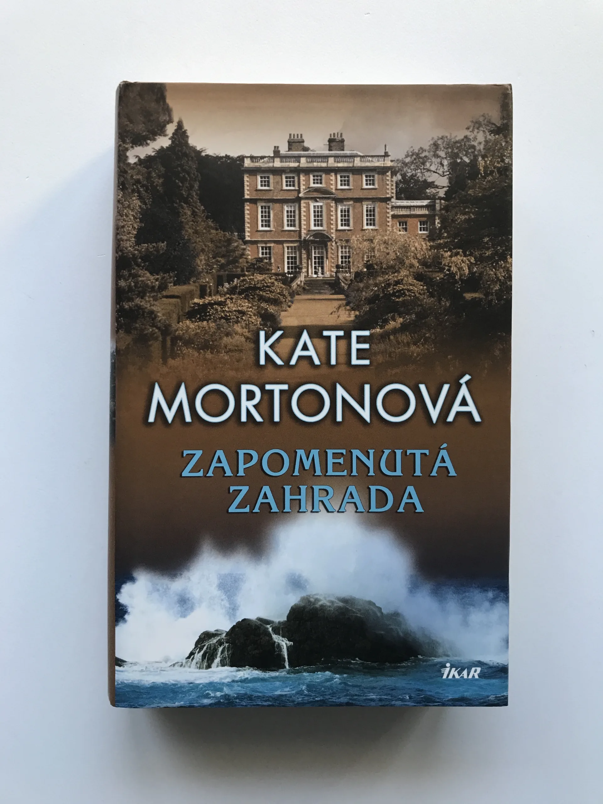 Zapomenutá zahrada, Kate Mortonová