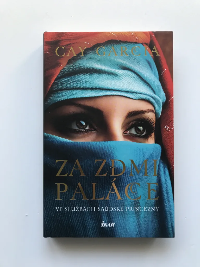 Za zdmi paláce, Cay Garcia
