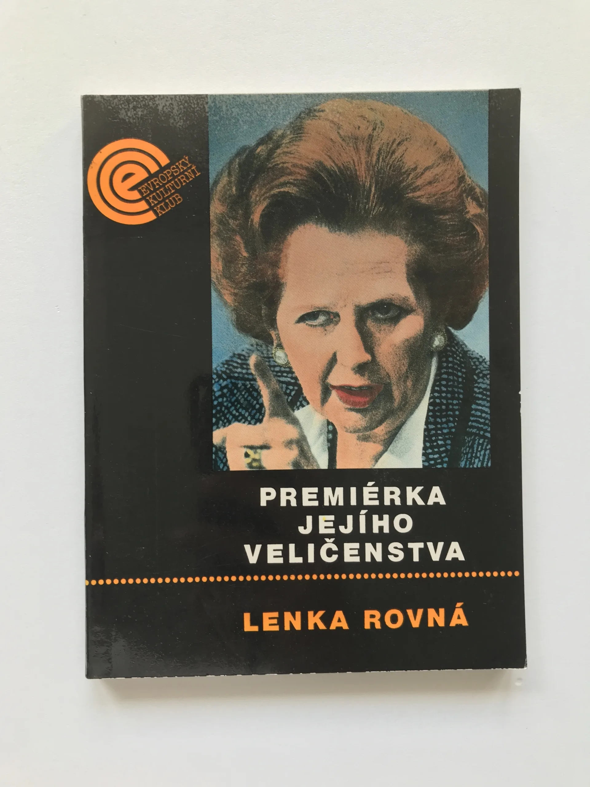 Premiérka Jejího Veličenstva (Margaret Thatcherová), Lenka Rovná