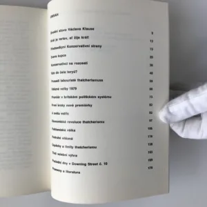 Premiérka Jejího Veličenstva (Margaret Thatcherová), Lenka Rovná