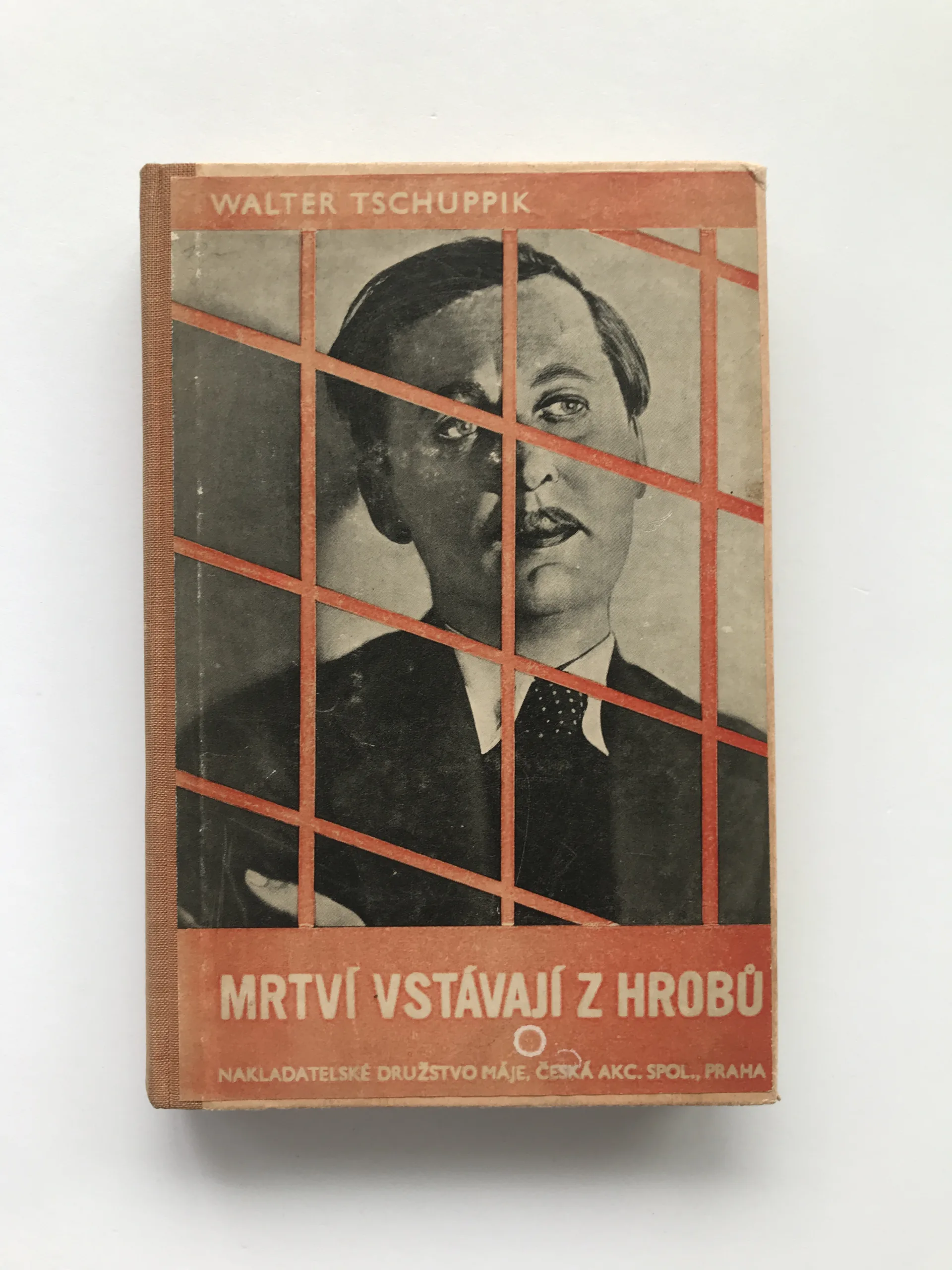 Mrtví vstávají z hrobů, Walter Tschuppik