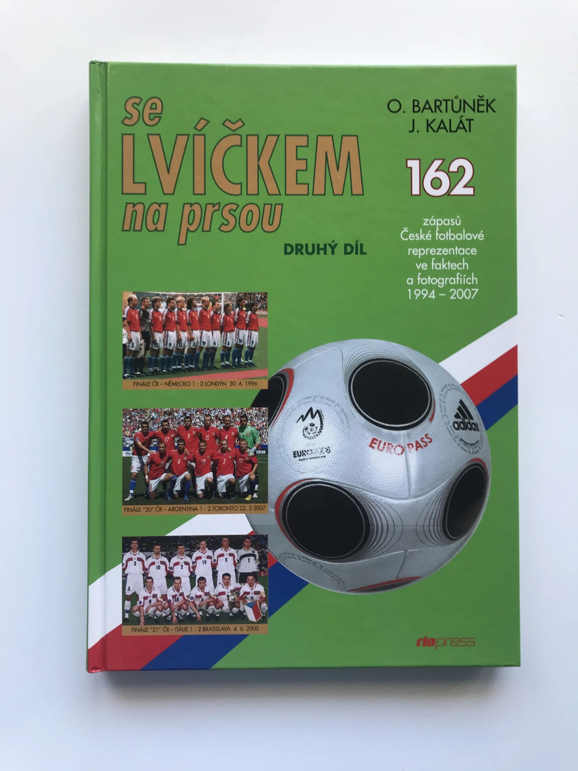 Se lvíčkem na prsou 2 (162 zápasů české fotbalové reprezentace ve faktech a fotografiích), Oldřich Bartůněk, Jaroslav Kalát