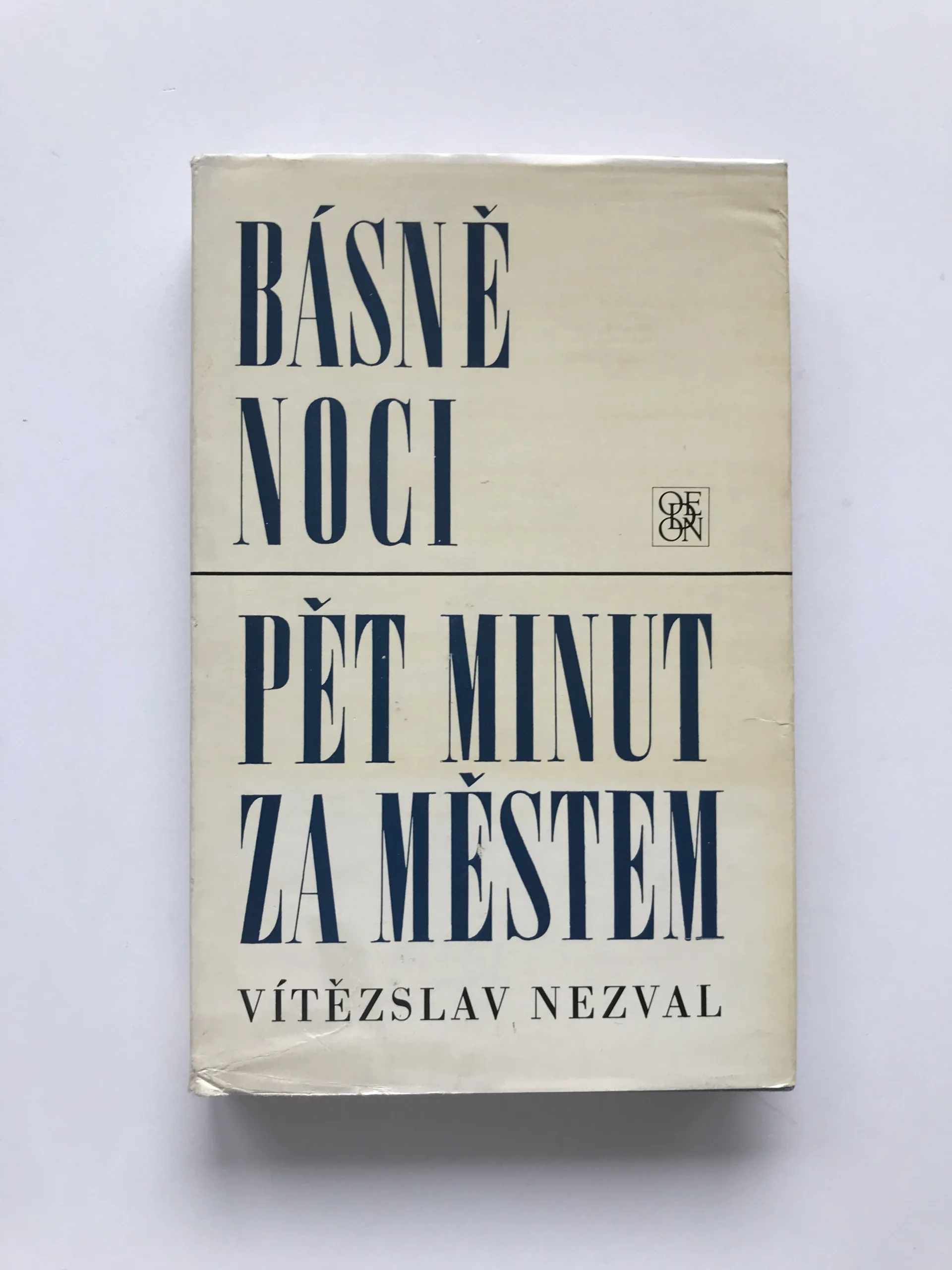 Básně noci / Pět minut za městem, Vítězslav Nezval