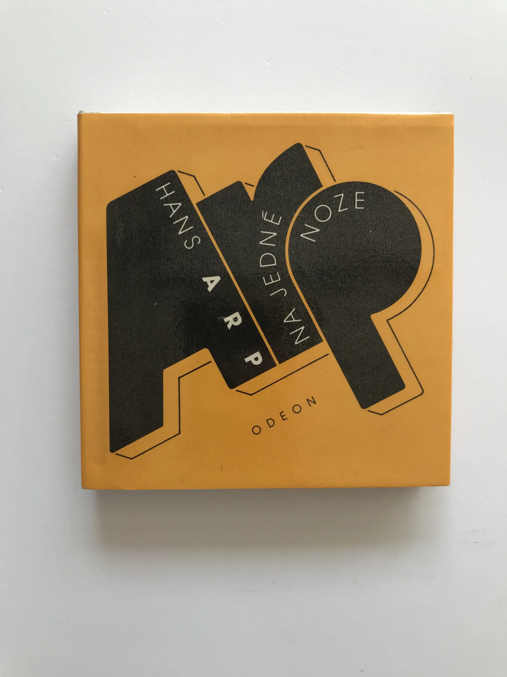 Na jedné noze, Hans Arp