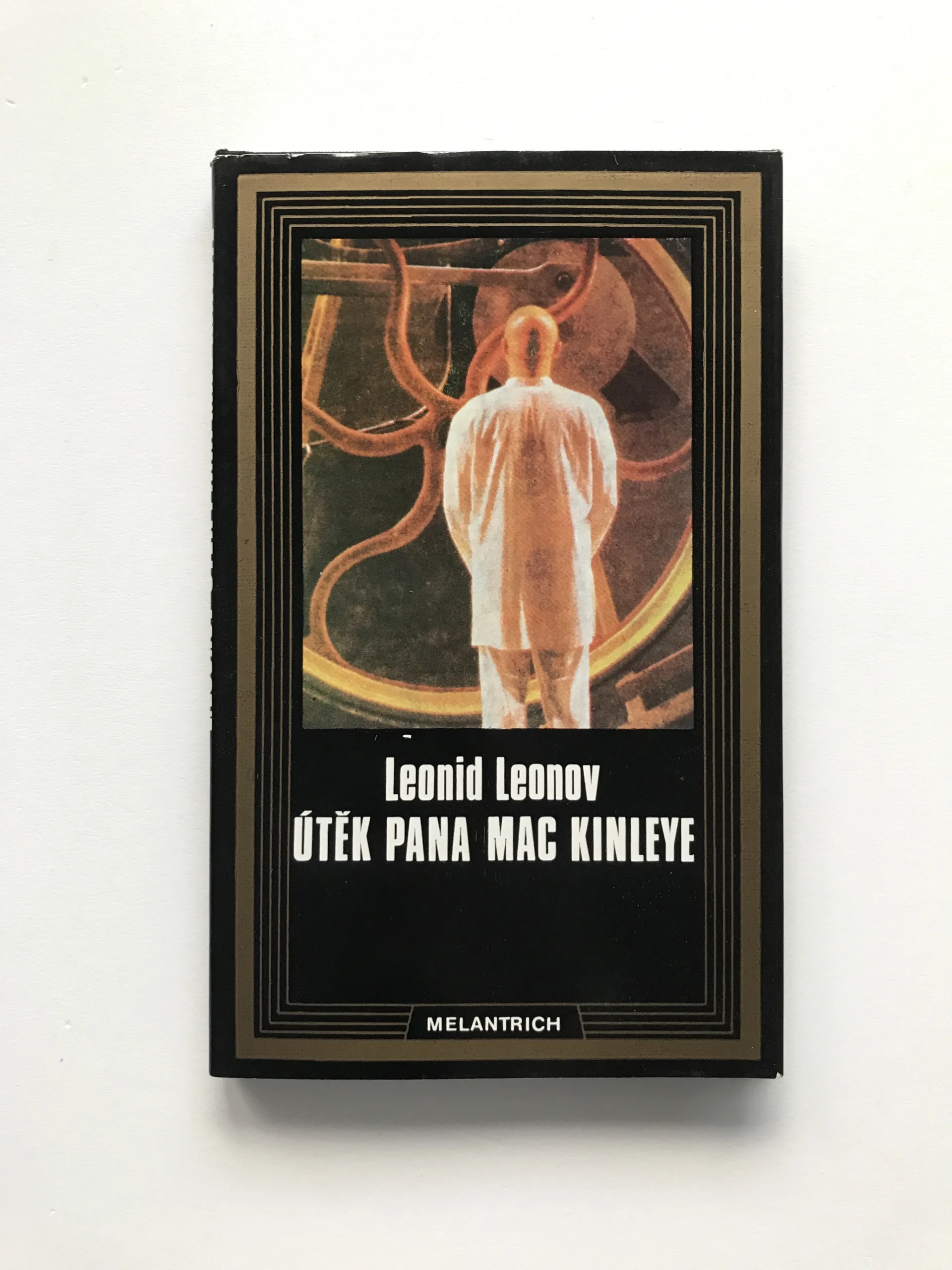 Útěk pana Mac Kinleye, Leonid Leonov