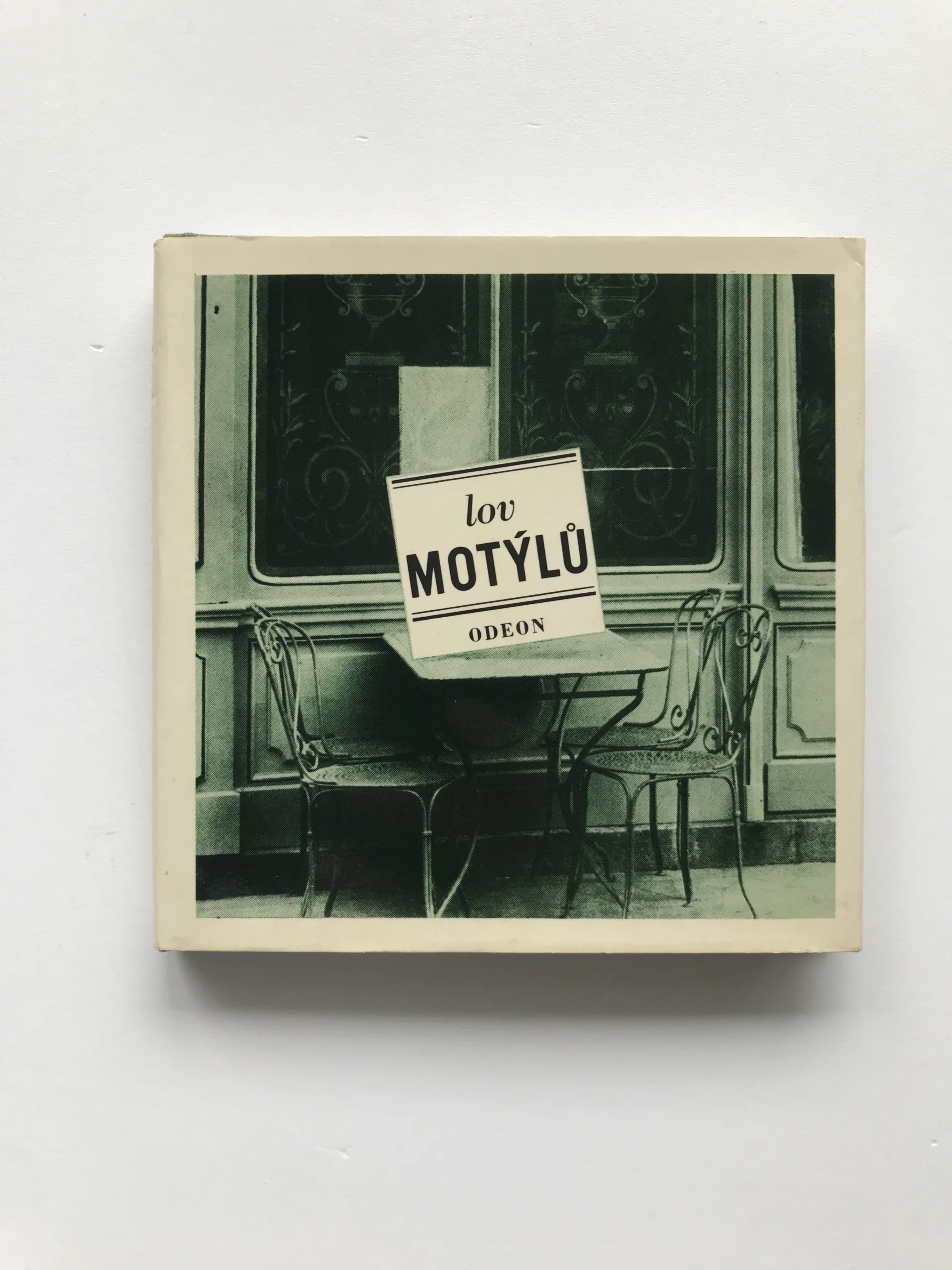 Lov motýlů (Francouzské šansony ve výběru, přebásnění a parafrázích Pavla Kopty)