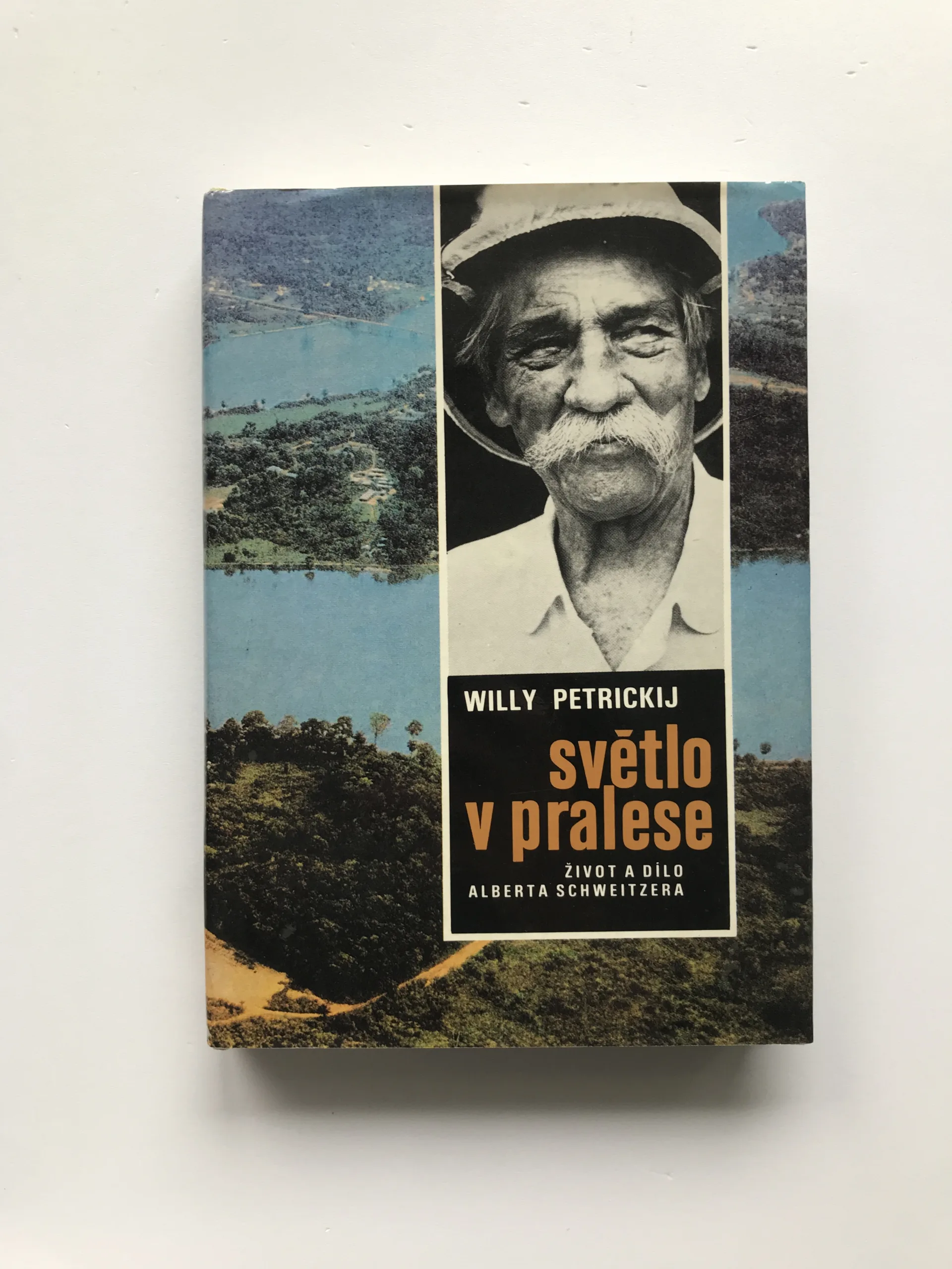 Světlo v pralese (Život a dílo Alberta Schweitzera)