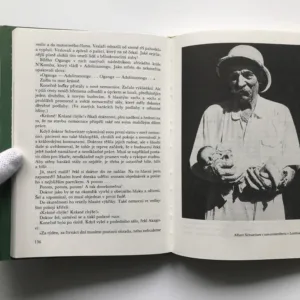 Světlo v pralese (Život a dílo Alberta Schweitzera)