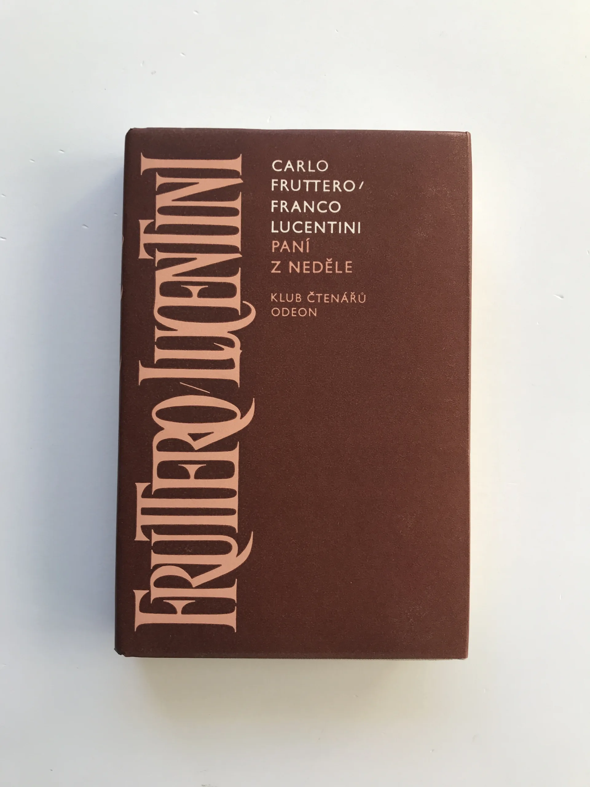 Paní z neděle, Carlo Fruttero, Franco Lucentini