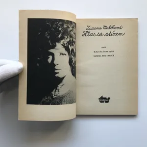 Hlas se stínem aneb Když do života zpívá Marie Rottrová, Zuzana Maléřová