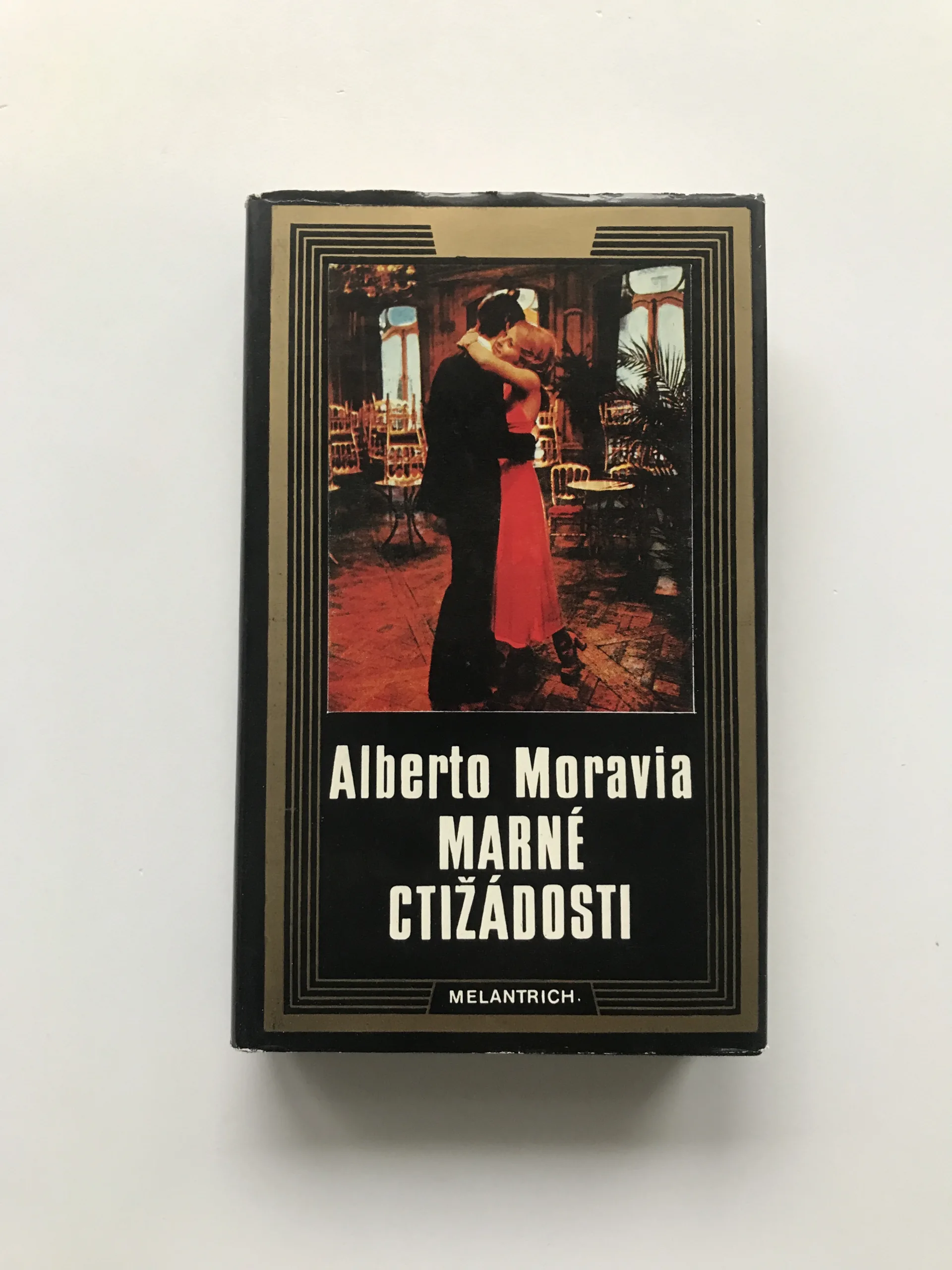Marné ctižádosti, Alberto Moravia
