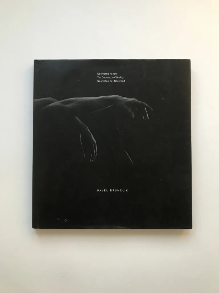 Geometrie nahoty / The Geometry of Nudity / Geometrie der Nacktheit (podpis autora), Pavel Brunclík, Daniela Mrázková