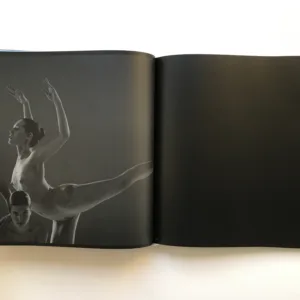 Geometrie nahoty / The Geometry of Nudity / Geometrie der Nacktheit (podpis autora), Pavel Brunclík, Daniela Mrázková