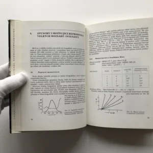 Vědecká fotografie ve fotografické praxi (Metody optimálního vytěžení informací z černobílých negativů), Wolfgang Krug, Hans-Günter Weide