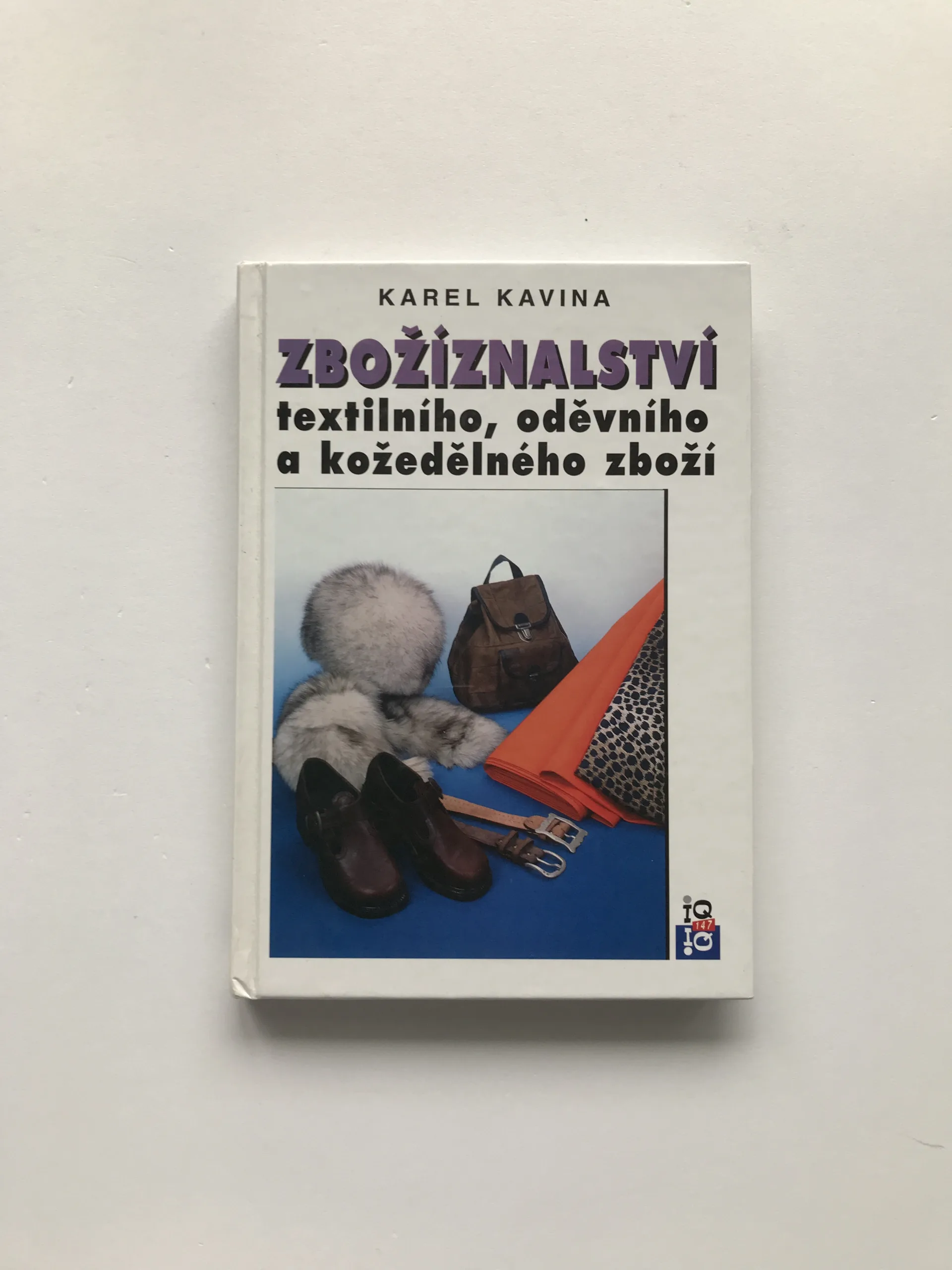 Zbožíznalství textilního, oděvního a kožedělného zboží, Karel Kavina