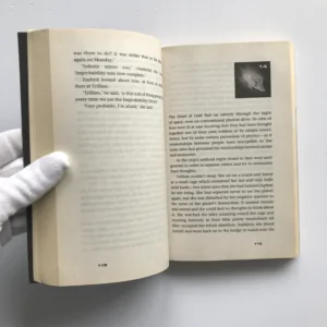 The Hitchhiker's Guide to the Galaxy (Film Tie-In Edition), Douglas Adams