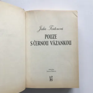 Pouze s černou vázankou, Julia Fentonová