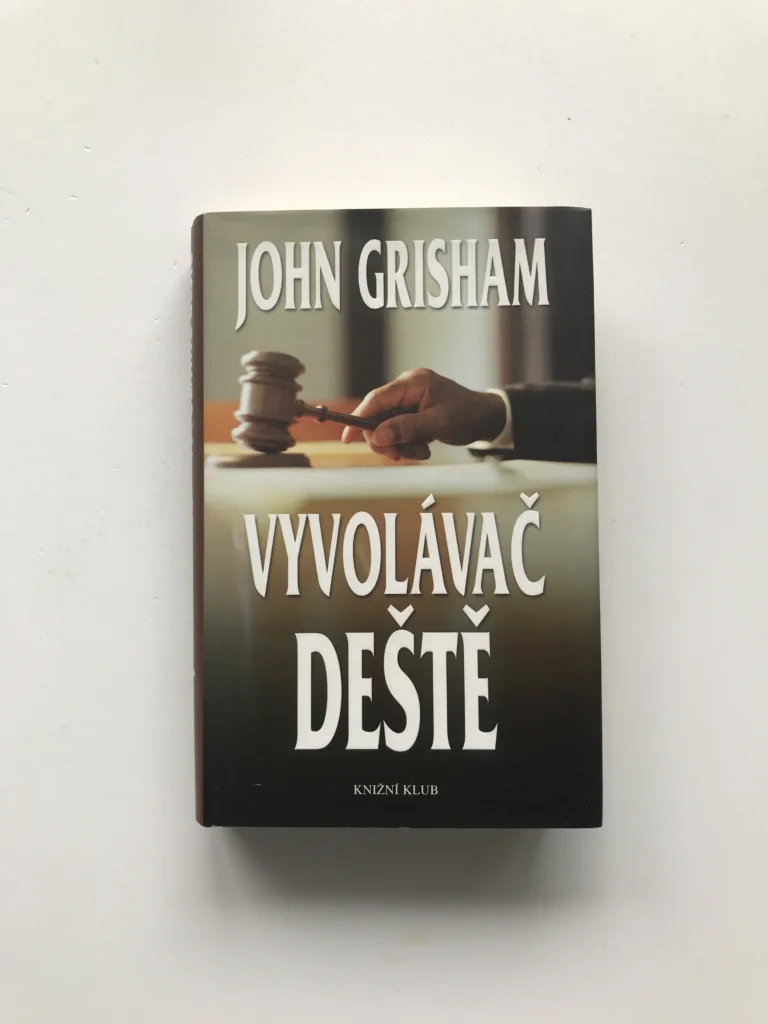 Vyvolávač deště, John Grisham