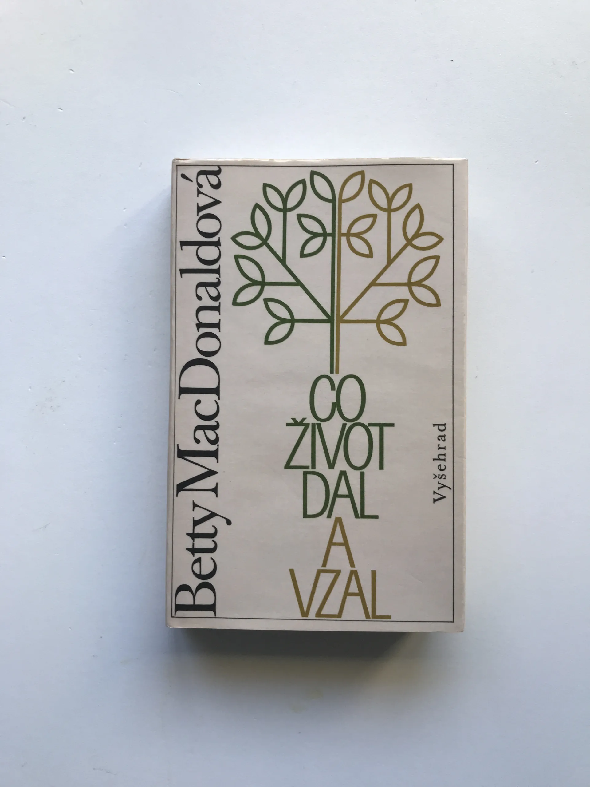 Co život dal a vzal, Betty MacDonaldová