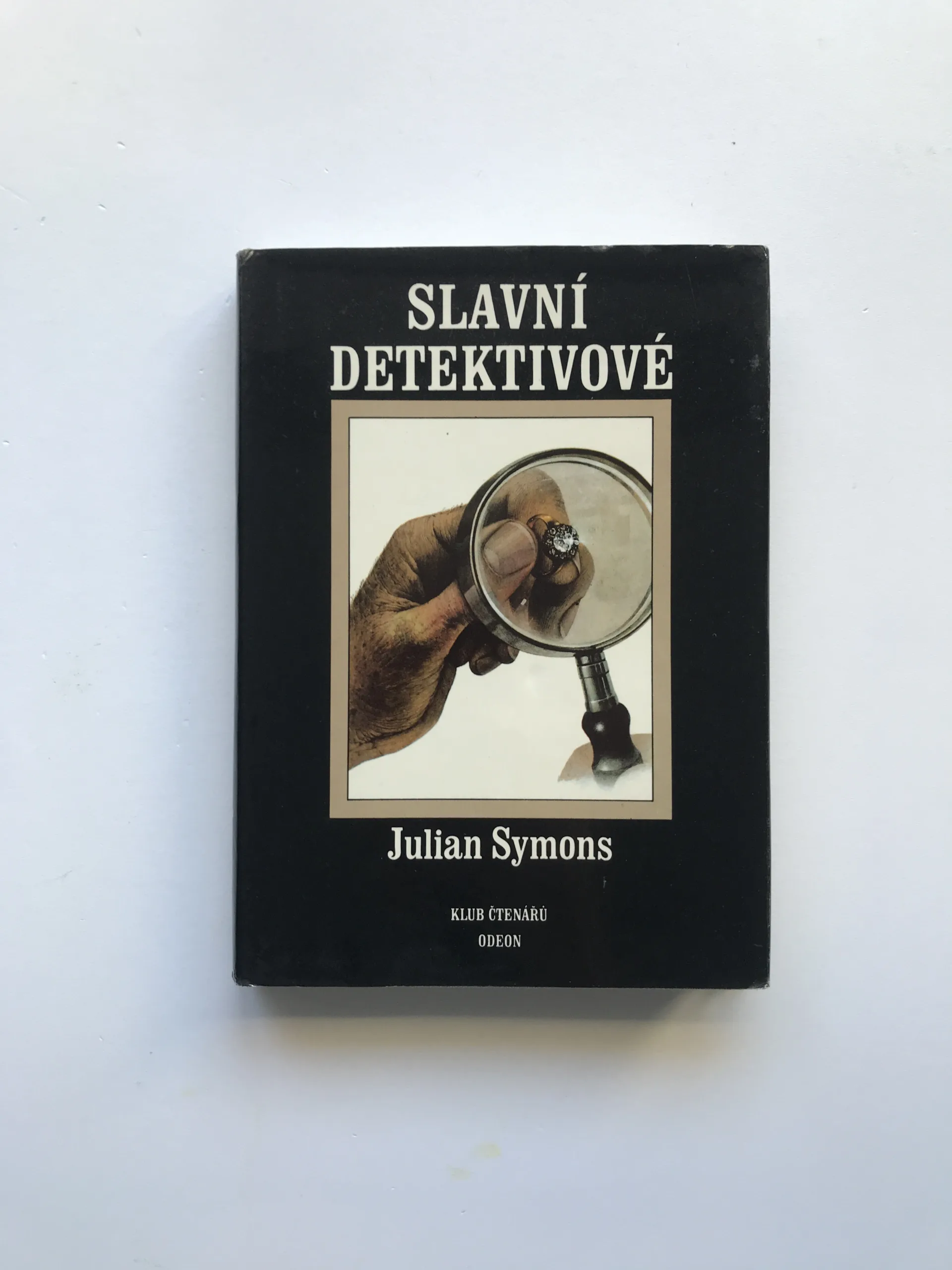 Slavní detektivové (Sedmero původních pátrání), Julian Symons