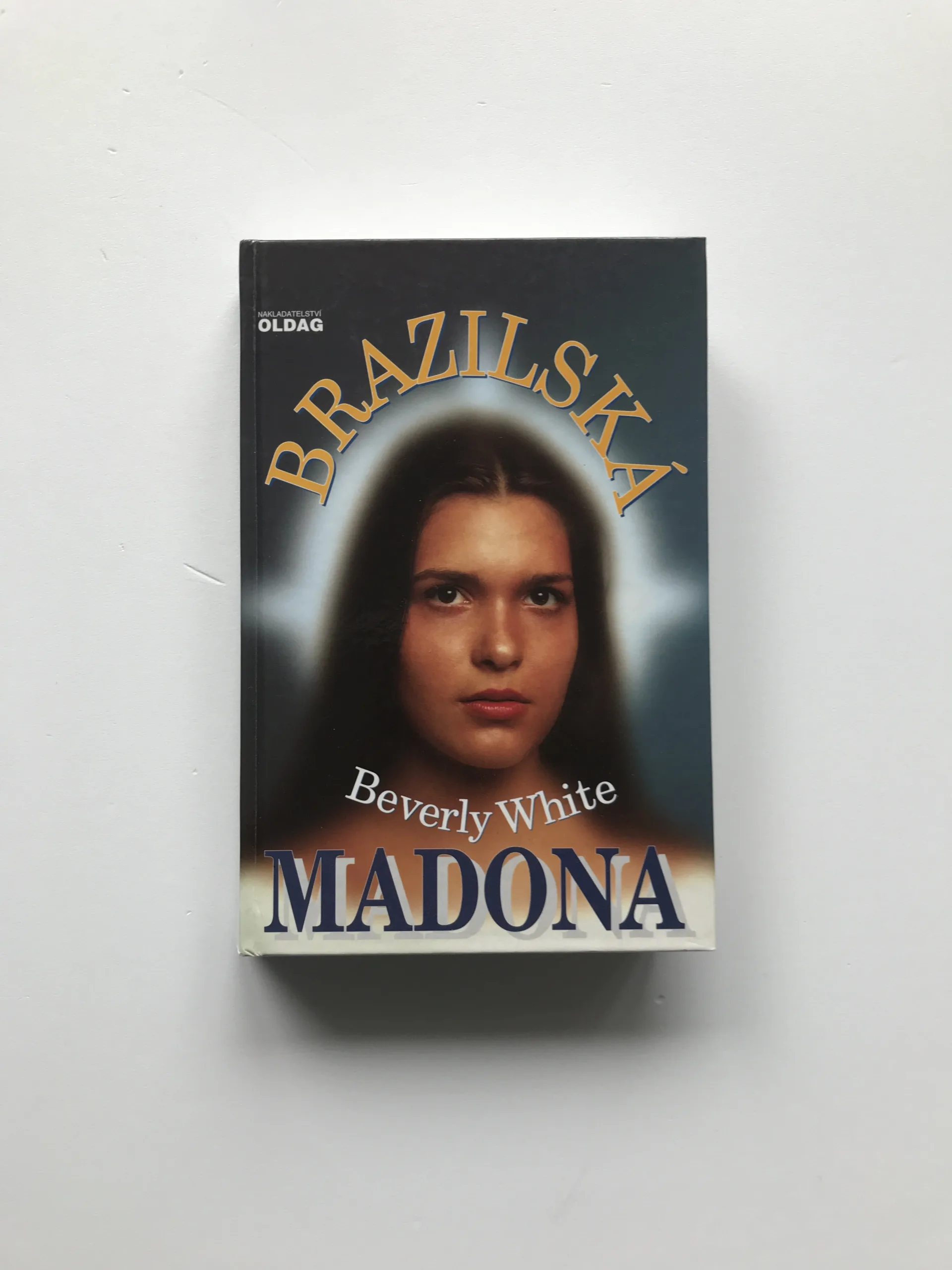 Brazilská madona, Beverly White