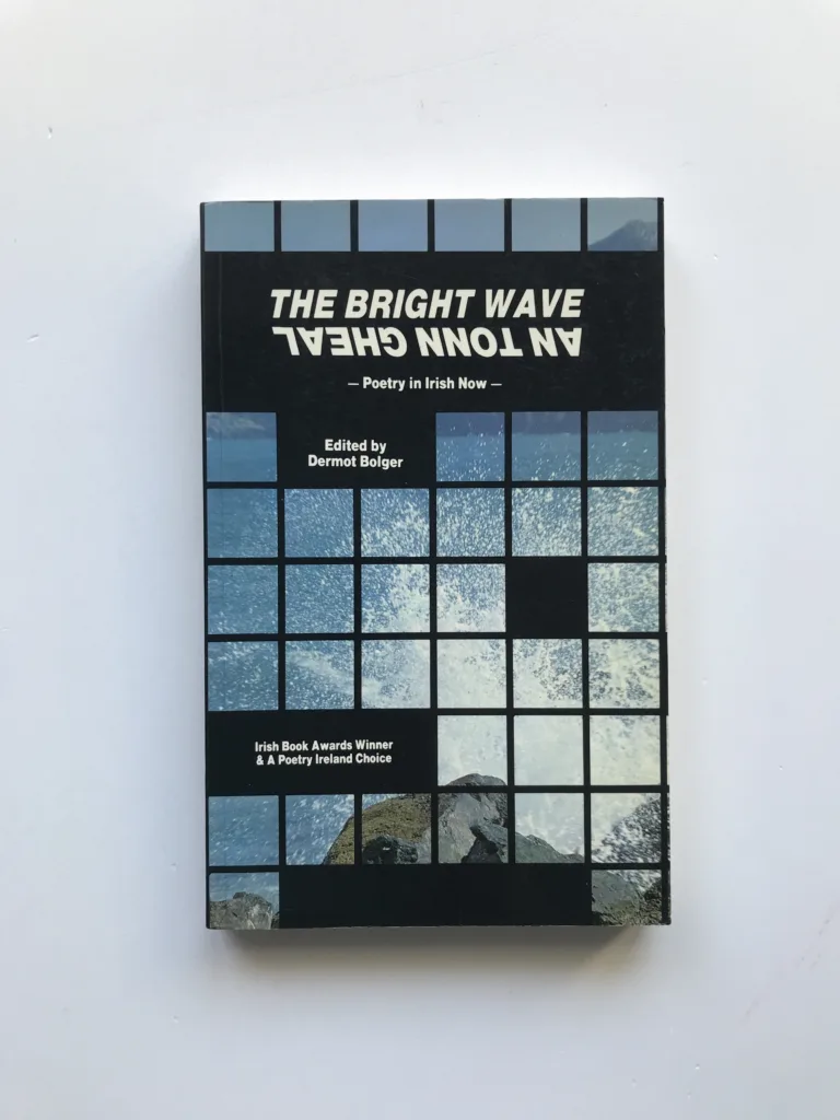 The Bright Wave / An Tonn Ghael (Poetry in Irish Now), Dermot Bolger, Michael Davitt, Caitlin Maude, Nuala Ni Dhomhnaill, Michael O hAirtneide, Liam O Muirthile, Cathal O Searcaigh