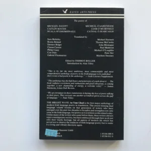 The Bright Wave / An Tonn Ghael (Poetry in Irish Now), Dermot Bolger, Michael Davitt, Caitlin Maude, Nuala Ni Dhomhnaill, Michael O hAirtneide, Liam O Muirthile, Cathal O Searcaigh