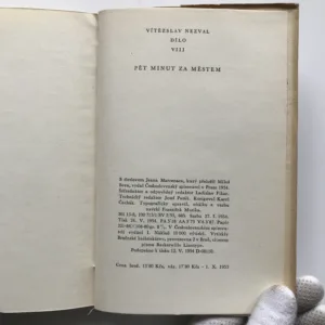 Pět minut za městem (Dílo VIII), Vítězslav Nezval