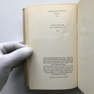 Schovávaná na schodech (Dílo XIV), Vítězslav Nezval