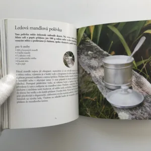 Divotvorná kuchařka aneb Jak bez kouzel připravíte pohádkové pokrmy, Anna Pavlowitch, Annie Pavlowitch