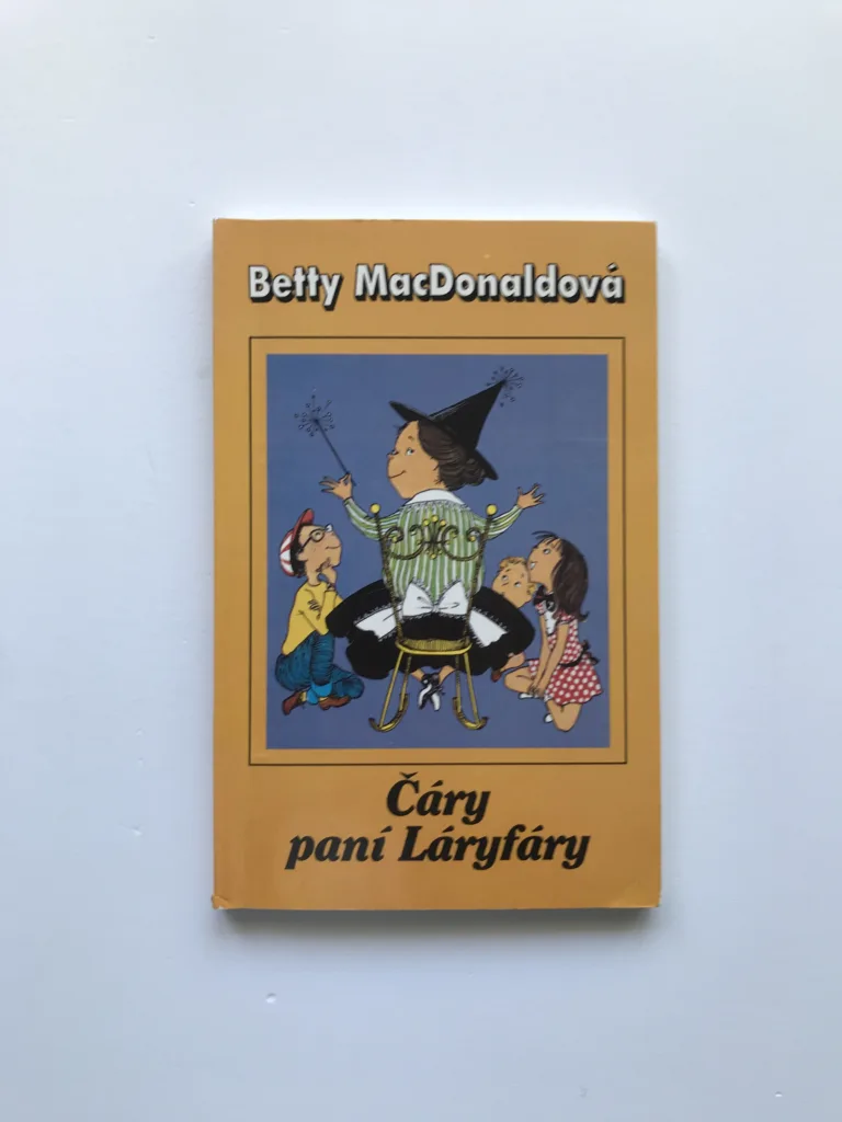 Čáry paní Láryfáry, Betty MacDonaldová