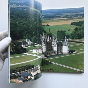 The Chateaux of the Loire, kolektiv autorů