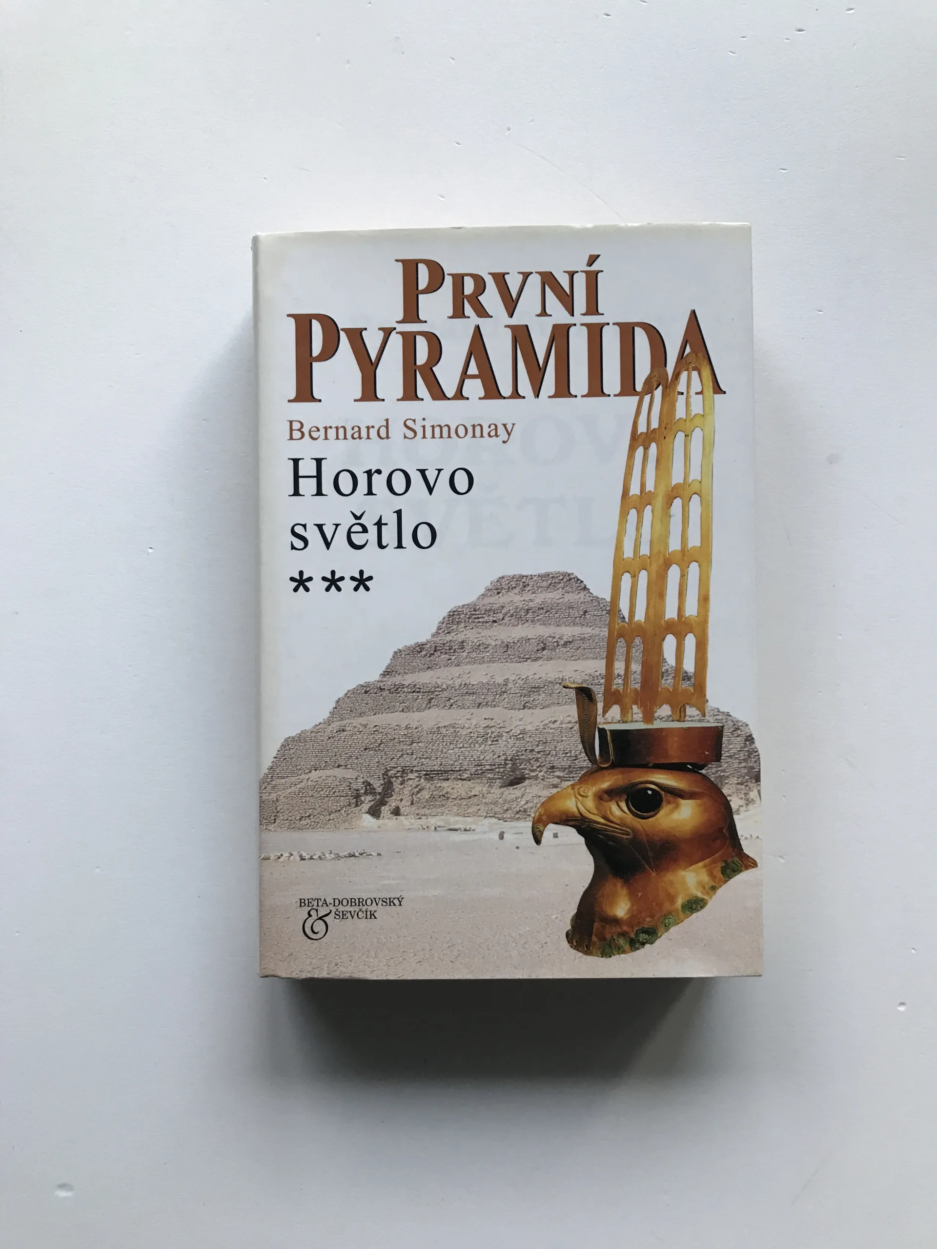 První pyramida – Horovo světlo, Bernard Simonay