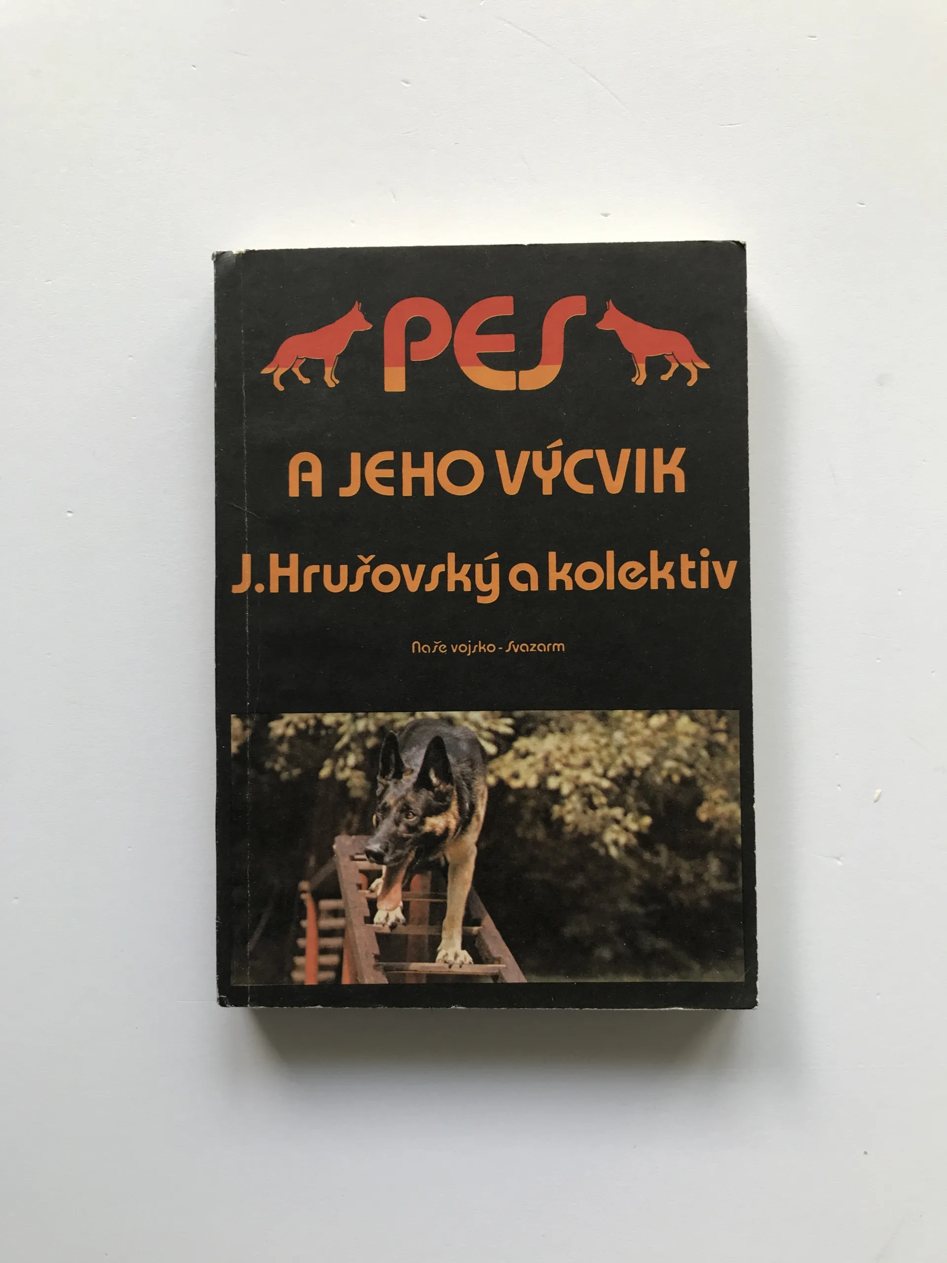Pes a jeho výcvik, Jozef Hrušovský, kolektiv autorů