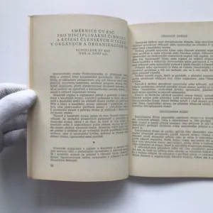 Sborník vybraných dokumentů Ústředního výboru KSČ: Ke zkvalitňování členské základny strany, ke kádrové práci a některým otázkám vnitrostranického života 1970-1981