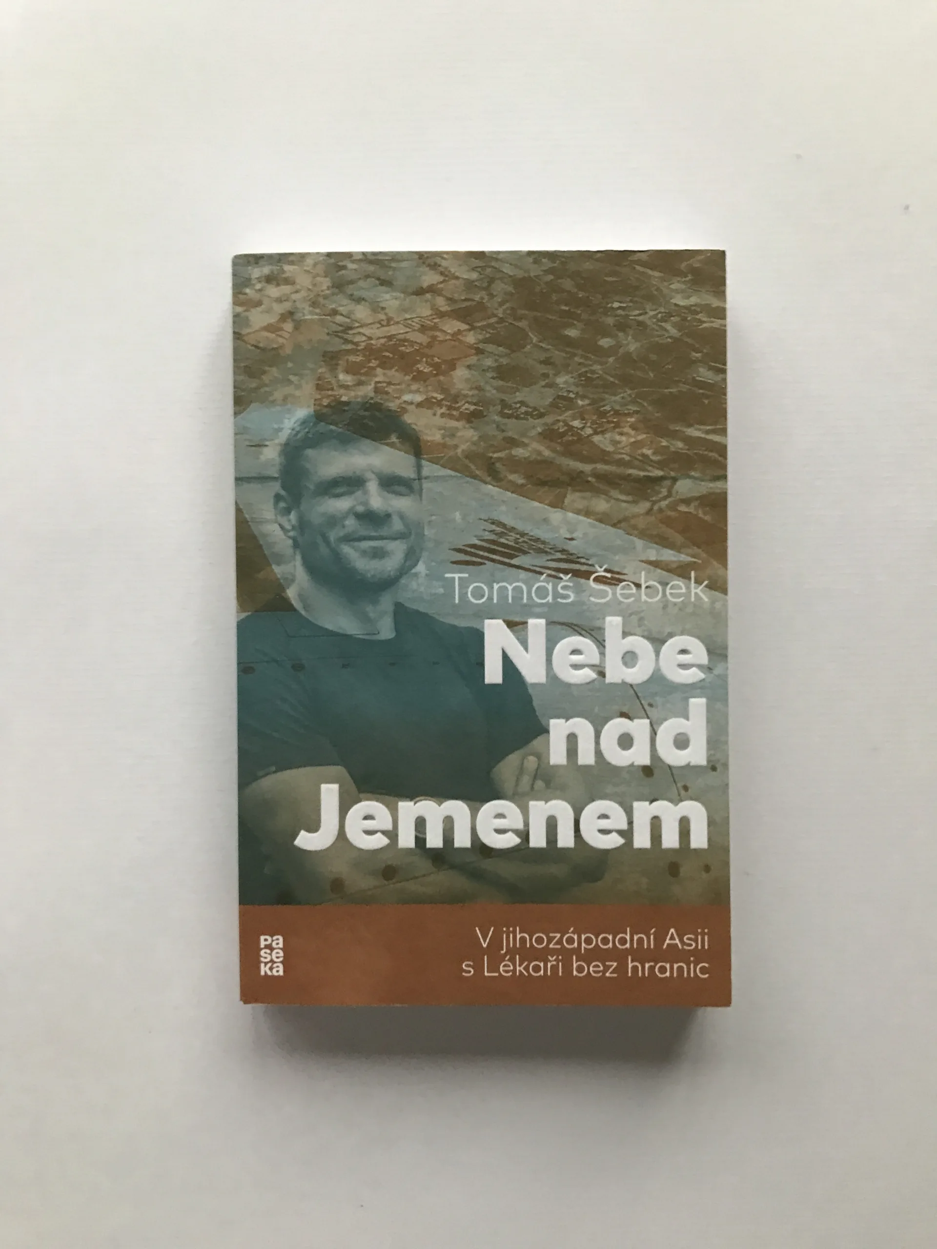 Nebe nad Jemenem (V jihozápadní Asii s Lékaři bez hranic) (podpis autora), Tomáš Šebek