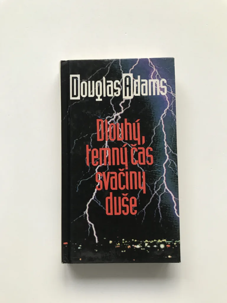 Dlouhý, temný čas svačiny duše, Douglas Adams