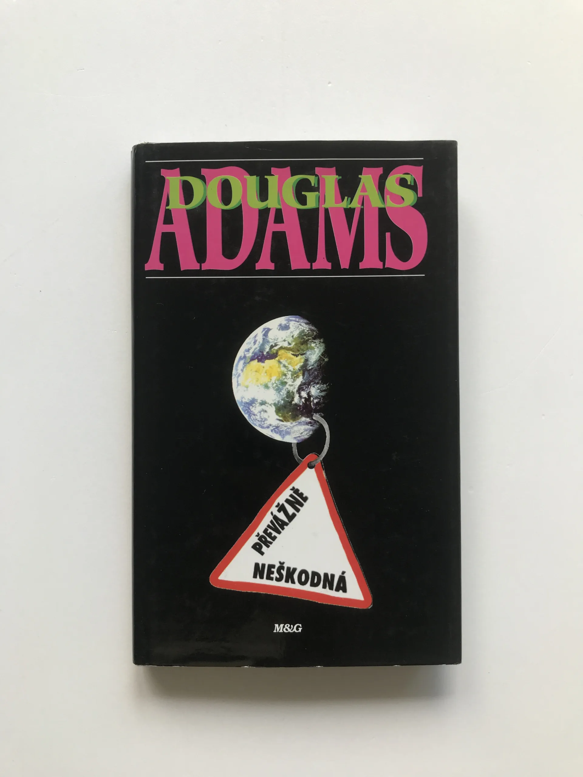 Převážně neškodná, Douglas Adams