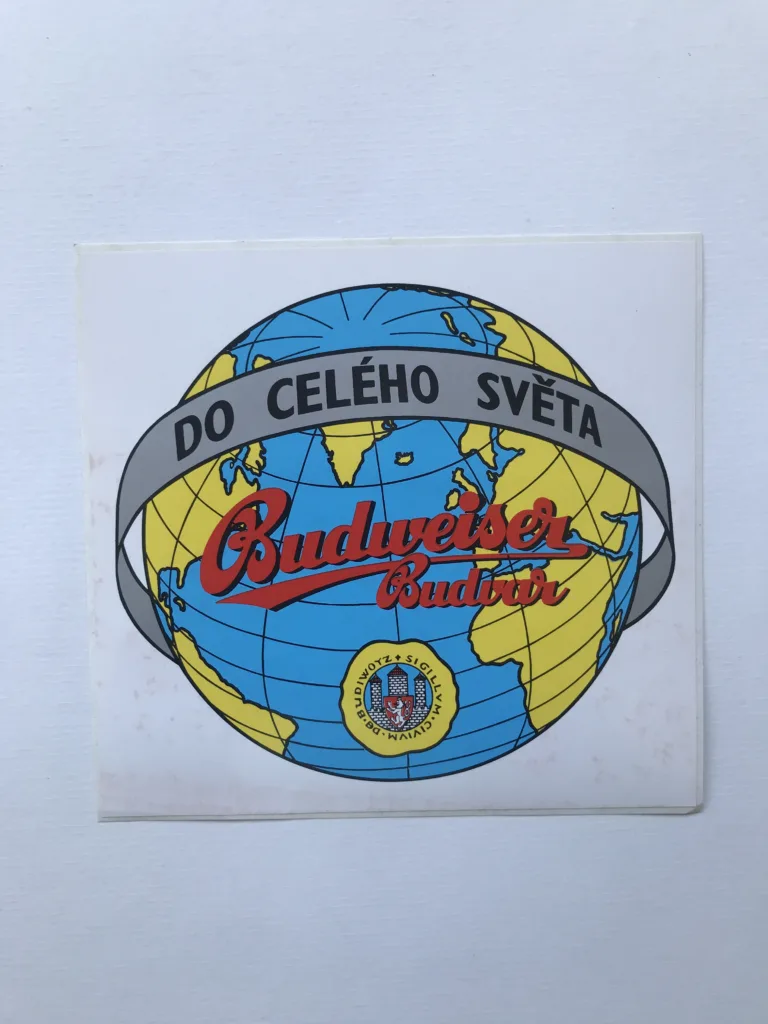 Budweiser Budvar – Do celého světa (sběratelská samolepka)