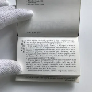 Nepatrně ne (Zcela malá knížka nadávek, zákazů, odkazů apod.), Miroslav Holub, Miroslav Barták